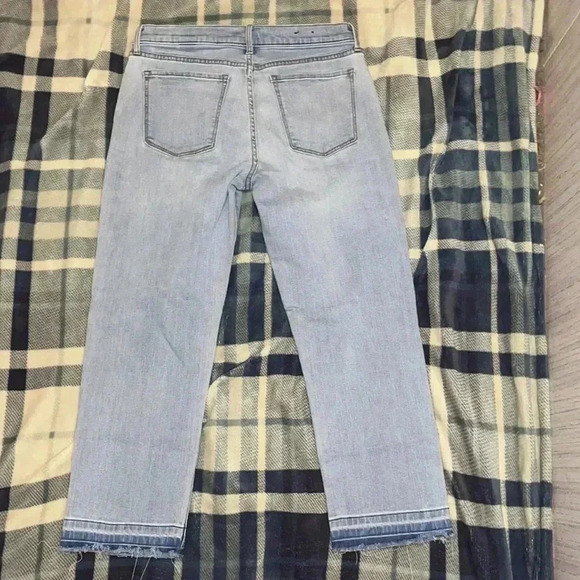 Women’s Banana Republic Jeans - Picture 2 of 5